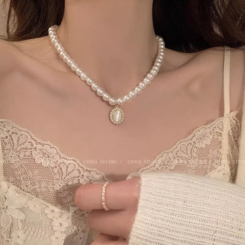 Women Dainty  Pearl Choker Necklace Niche Luxury Temperament Collarbone Sweater Chain