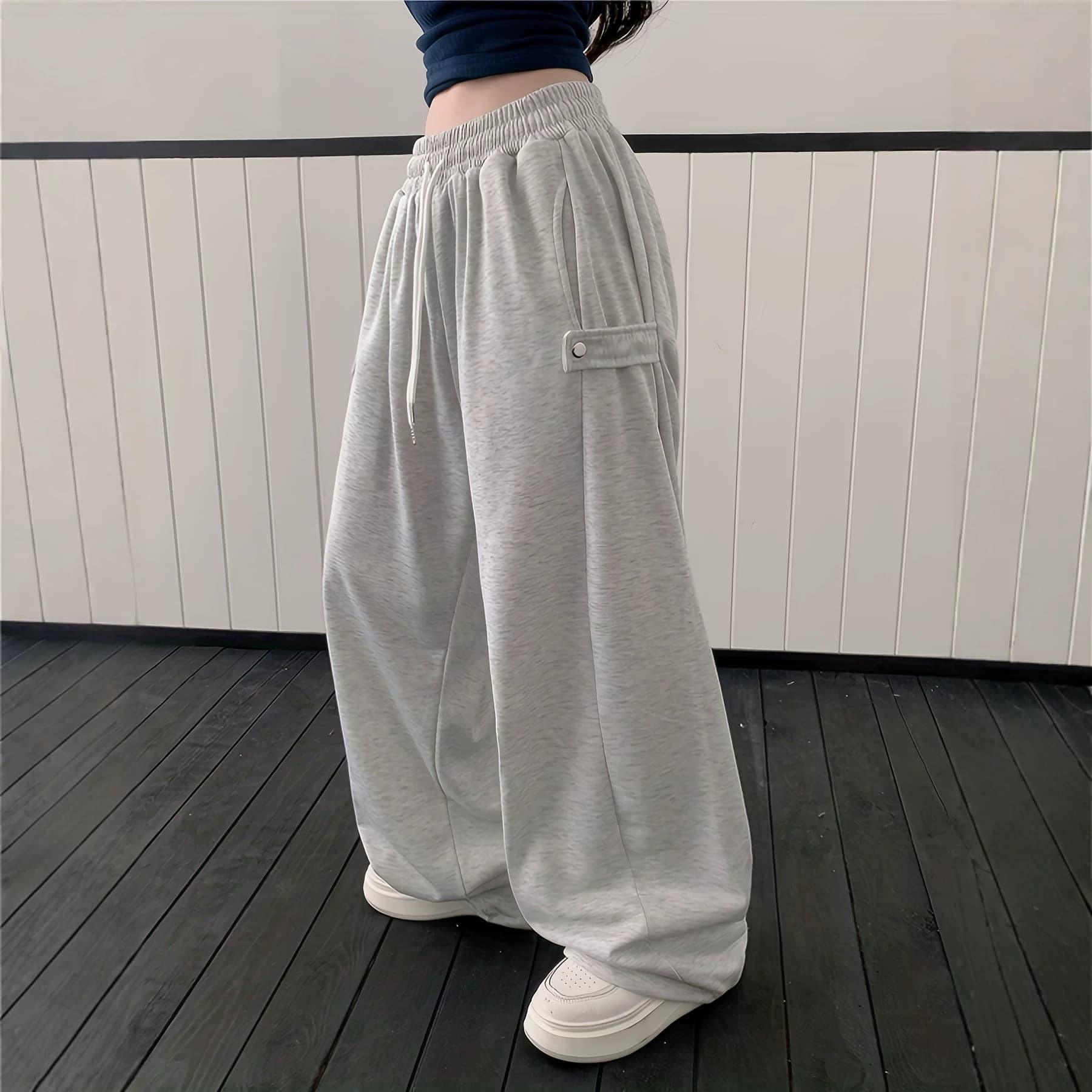 Wide-leg Pants With Pockets And An Elastic Drawstring Waist